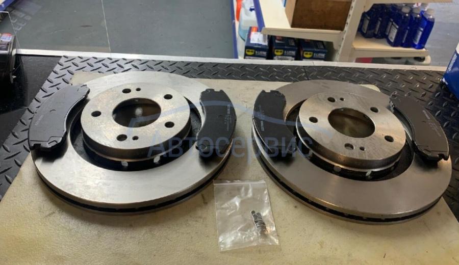 Замена передних тормозных колодок Мицубиси Аутлендер в Москве - сеть ...